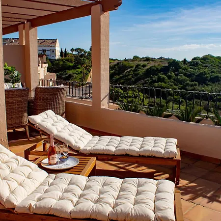 Luxurious 3 Bedroom Penthouse - Duquesa Fairways Apartment Manilva