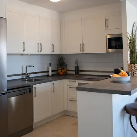 Luxurious 3 Bedroom Penthouse - Duquesa Fairways