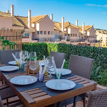 Апартаменты Luxurious 3 Bedroom Penthouse - Duquesa Fairways Манилва