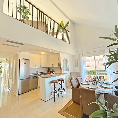 Apartment Luxurious 3 Bedroom Penthouse - Duquesa Fairways